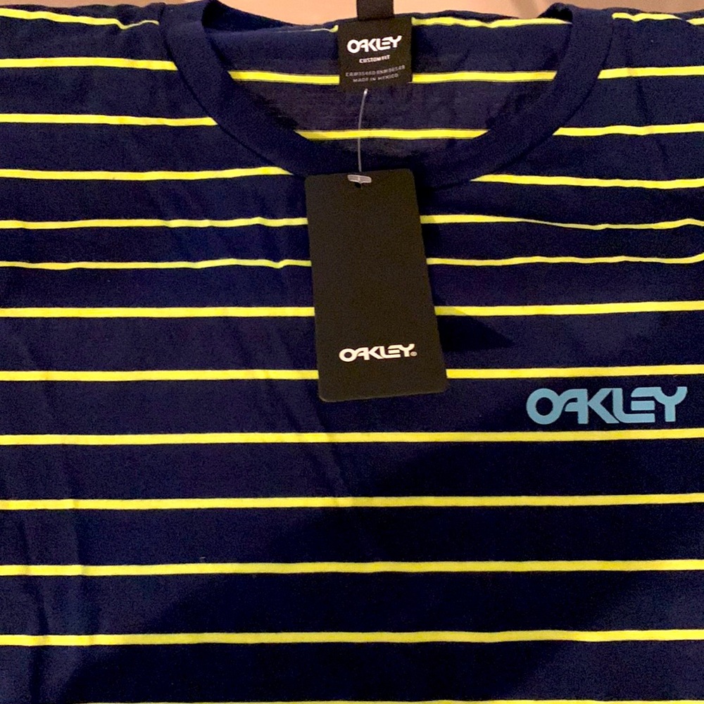 NWT Oakley t-shirt.